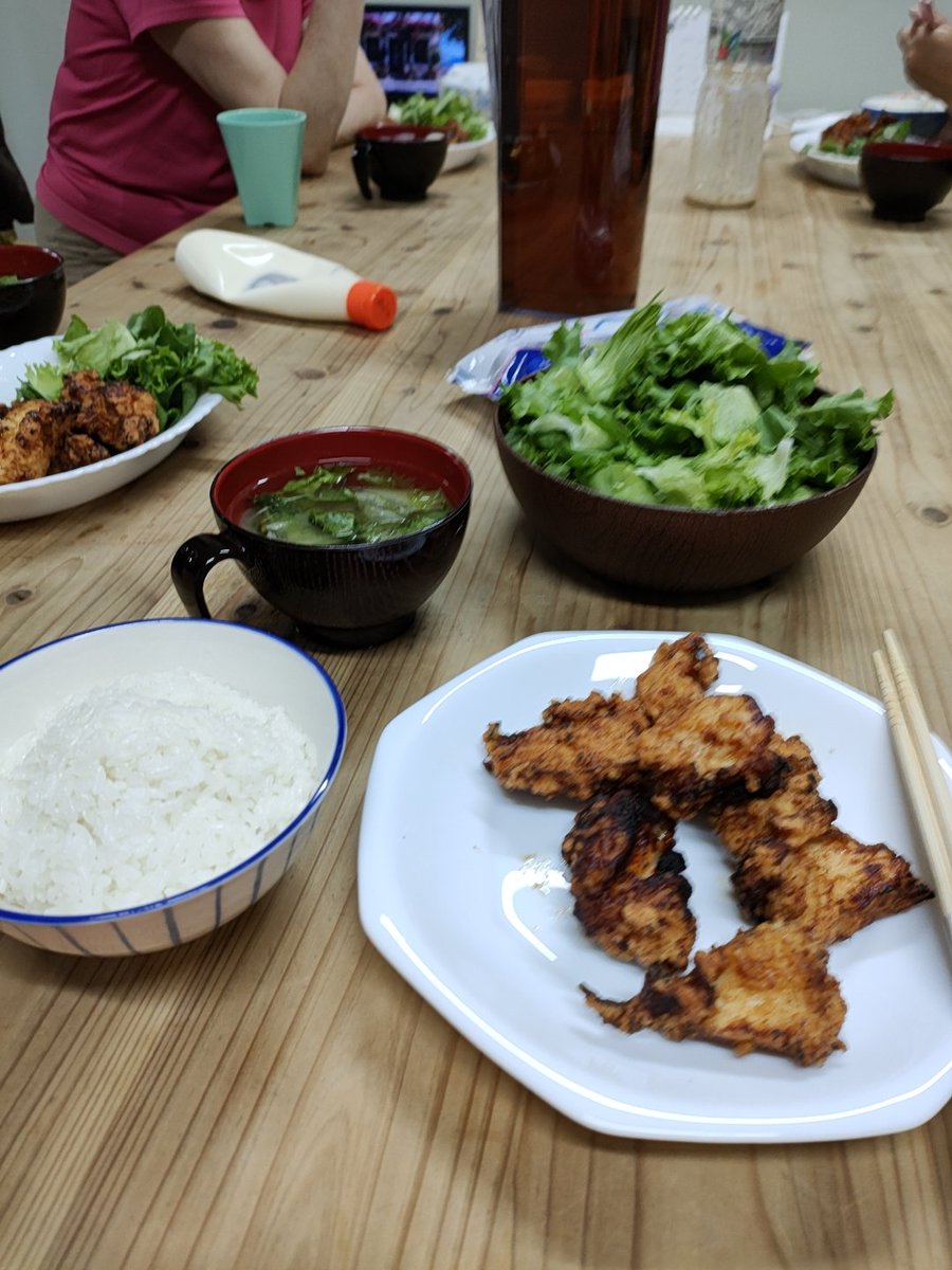 EPSChiroba's tweet photo. 今日のお昼は鶏の唐揚げとコンソメスープです、しっかり味付けしてある唐揚げで美味しいです！ https://t.co/fBZqugtQOJ