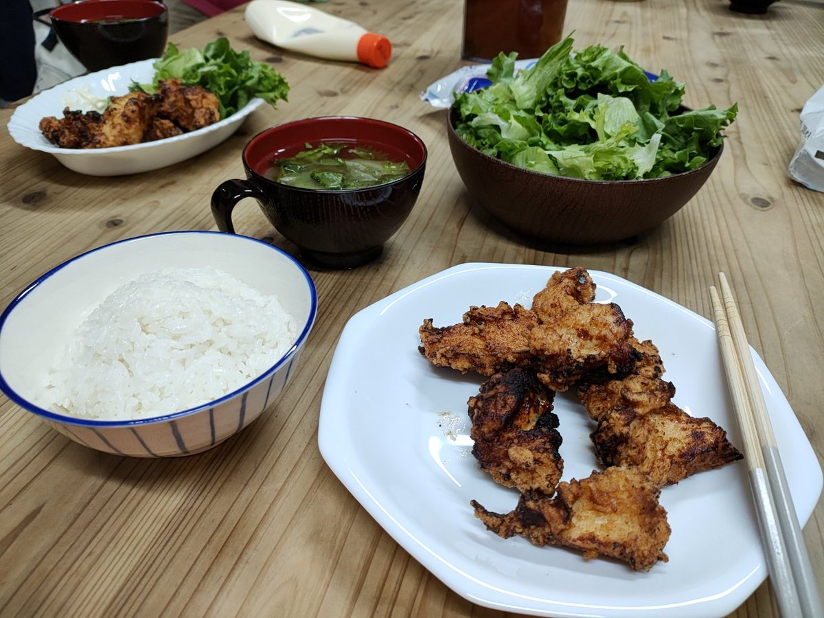 EPSChiroba's tweet photo. 今日のお昼は鶏の唐揚げとコンソメスープです、しっかり味付けしてある唐揚げで美味しいです！ https://t.co/fBZqugtQOJ