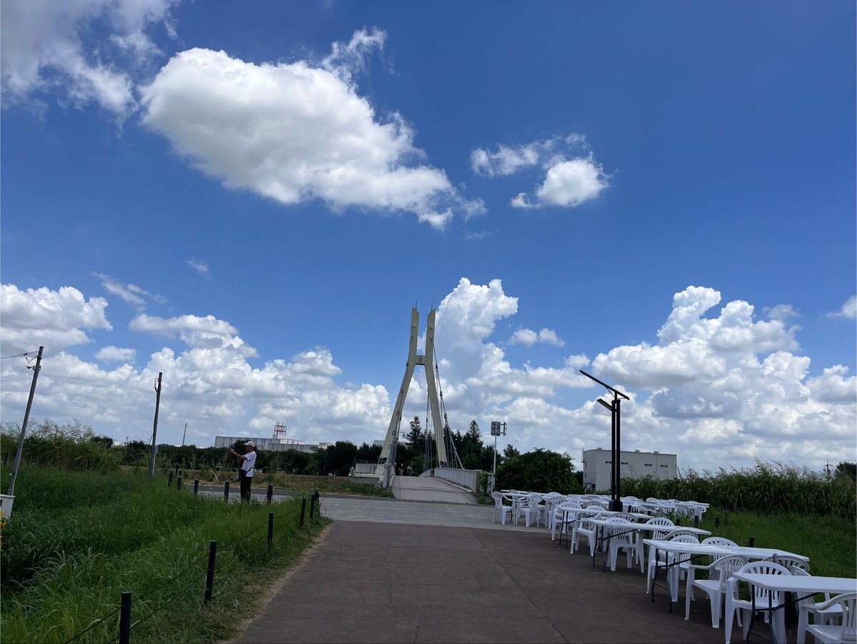 hiroqon217's tweet photo. 到着😆
ヒマワリ🌻 綺麗✿゚❀.(*´▽`*)❀.゚✿
https://t.co/cXyR8Cg1cu
#権現堂公園 #REDZ https://t.co/olCpBROiVL
