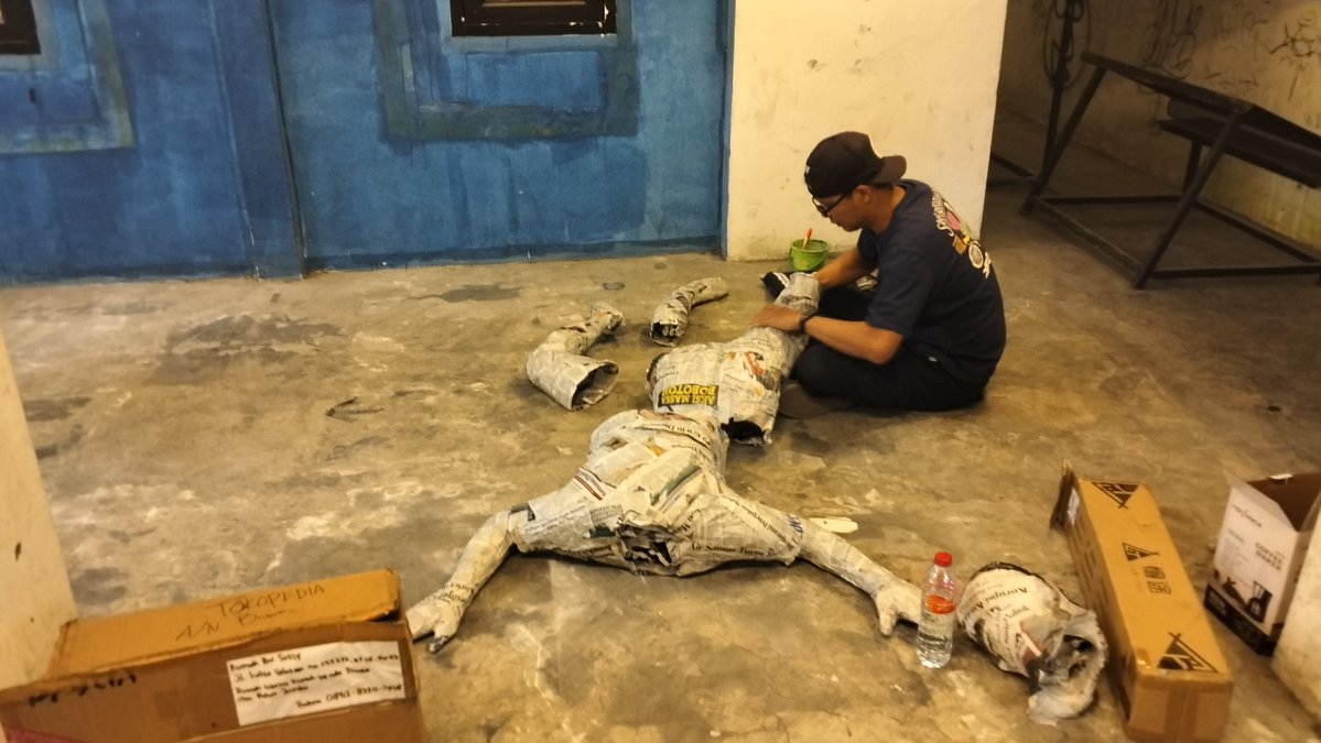 gil_489's tweet photo. Proses olah TKP (tempat kejadian pameran)___Krisis "Ganti Oli" https://t.co/ALNnljZvbe