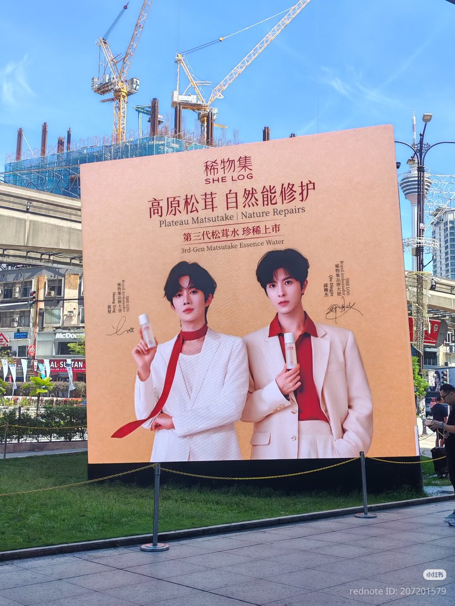 IceOrangeRoad's tweet photo. Big screen in Malaysia

XINGQIU LESS IS MORE
#XINGQIUforSHELOG https://t.co/pE8aIMyqbk