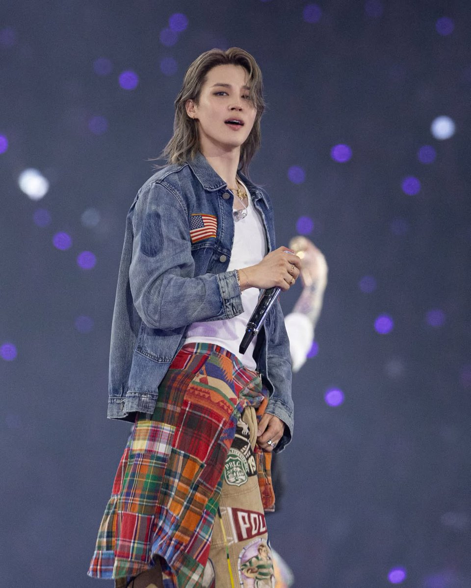 btschartsxdaily's tweet photo. [INFO] #BTS x Ralph Lauren via Instagram! [Thread] 💜

“BTS wore full Polo Ralph Lauren looks during Act 2 of BTS WORLD TOUR ARIRANG.”
https://t.co/wL6AnAsDD4 https://t.co/YQUbIEJ8Cd