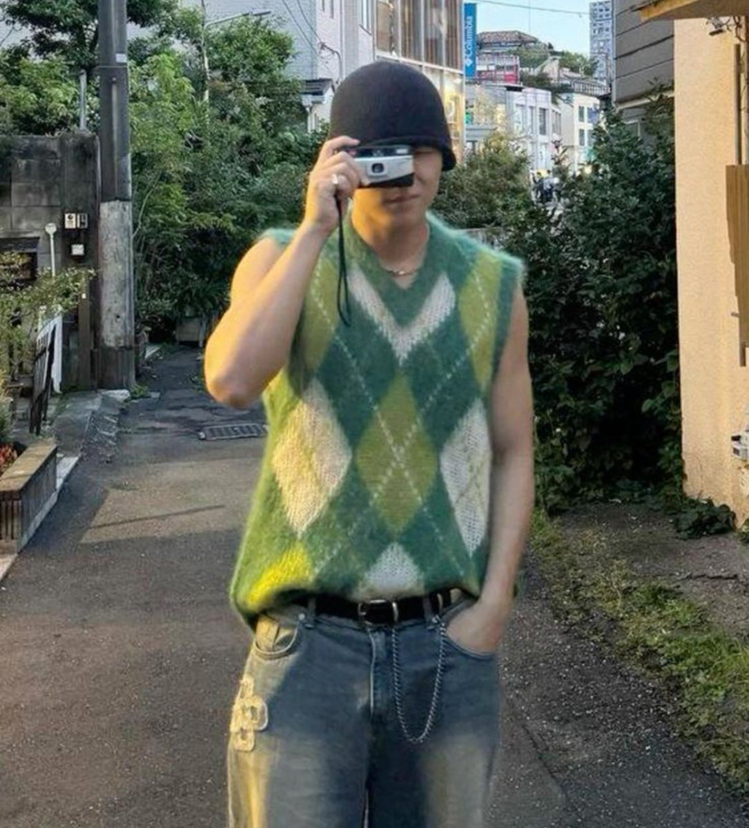 byminwon's tweet photo. "why do u like taking photos?"

🐶 "because there's someone so beautiful that every moment feels worth preserving" https://t.co/EAjUxqVmdf
