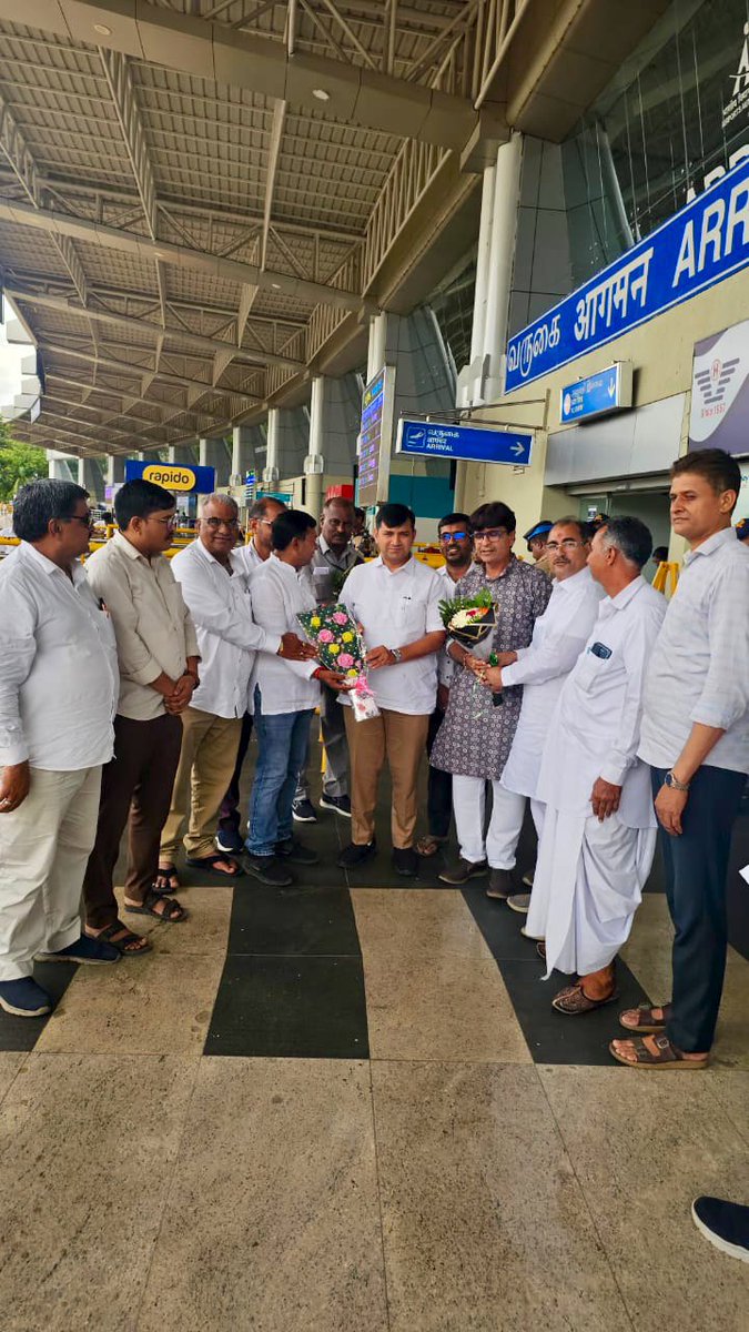 pravinmalibjp's tweet photo. મદુરાઈ અને ચેન્નાઈ મારવાડી માળી સમાજ અને ગુજરાતી માળી સમાજ દ્વારા મદુરાઈ ખાતે આયોજિત સામાજિક કાર્યક્રમમાં સહર્ષ સહભાગી થઈ સમાજના હોદ્દેદારો-આગેવાનો, ભાઈ-બહેનો અને યુવાઓ સાથે વાર્તાલાપ કરવાનો અવસર ખૂબ જ હર્ષસભર બની રહ્યો.

સમાજની એકતા, સંગઠન અને સંસ્કારસભર પરંપરા ખરેખર પ્રેરણાદાયી છે. આપ સૌના પ્રેમ, આદર અને વિશ્વાસ બદલ હૃદયથી આભાર. 

ગુજરાતી અને મારવાડી માળી સમાજના તમામ આયોજકોનો આ સુંદર આયોજન બદલ સહૃદય આભારી છું. આપ સૌનો સ્નેહ અને આશીર્વાદ જનસેવામાં વધુ સમર્પણભાવ સાથે કાર્ય કરવાની પ્રેરણા આપે છે.