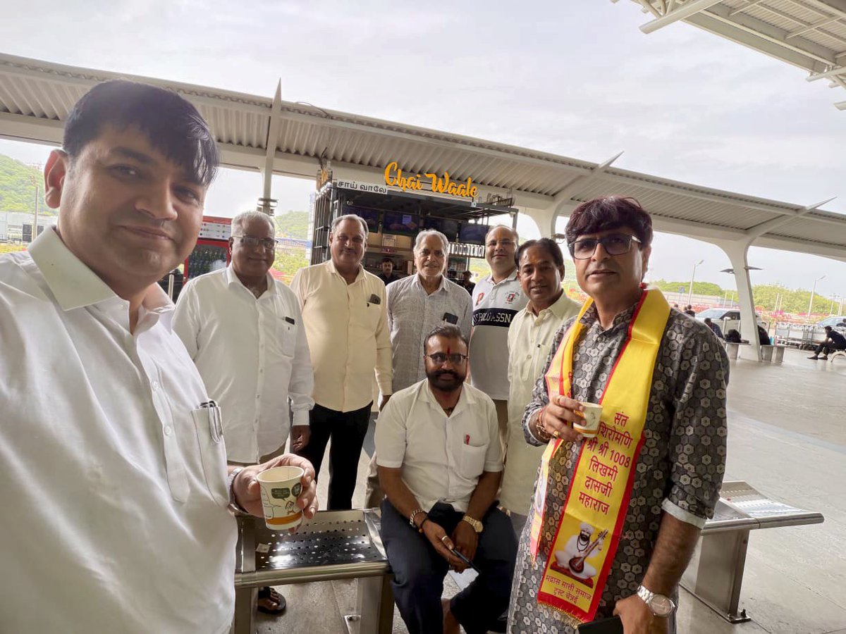 pravinmalibjp's tweet photo. મદુરાઈ અને ચેન્નાઈ મારવાડી માળી સમાજ અને ગુજરાતી માળી સમાજ દ્વારા મદુરાઈ ખાતે આયોજિત સામાજિક કાર્યક્રમમાં સહર્ષ સહભાગી થઈ સમાજના હોદ્દેદારો-આગેવાનો, ભાઈ-બહેનો અને યુવાઓ સાથે વાર્તાલાપ કરવાનો અવસર ખૂબ જ હર્ષસભર બની રહ્યો.

સમાજની એકતા, સંગઠન અને સંસ્કારસભર પરંપરા ખરેખર પ્રેરણાદાયી છે. આપ સૌના પ્રેમ, આદર અને વિશ્વાસ બદલ હૃદયથી આભાર. 

ગુજરાતી અને મારવાડી માળી સમાજના તમામ આયોજકોનો આ સુંદર આયોજન બદલ સહૃદય આભારી છું. આપ સૌનો સ્નેહ અને આશીર્વાદ જનસેવામાં વધુ સમર્પણભાવ સાથે કાર્ય કરવાની પ્રેરણા આપે છે.