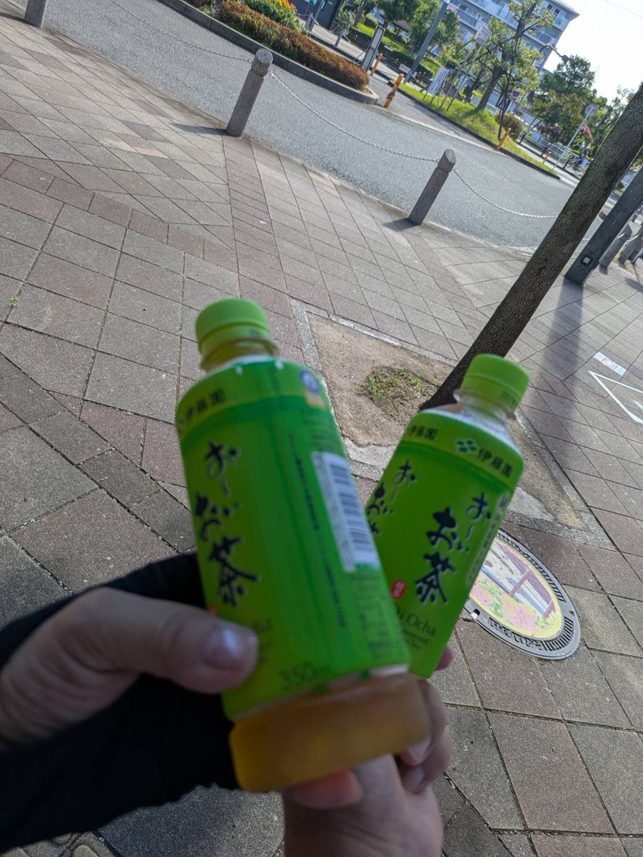 mizu_chan_com's tweet photo. 今朝は、モノレール��#摂津駅 からスタート。台風の影響か、風が強いです。

お��の差し入れをいただきました。ありがとうございます😊

昨日は、広島の大切な日。やはり日本は「核なき世界の先頭に立つべき使命が。

#チームRICE #公明新聞 https://t.co/i7bXQhf6mH