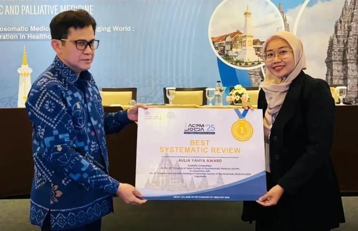LambeSahamjja's tweet photo. riwayat pendidikan DOKTER ELDA PUTRI RAHARDINI:
- S-1 sama profesi dokter di ugm 
- lulus 2014 predikat cum laude 
- artinya IPK diatas 3.5 
- gak lewat S-2 langsung lompat ke s
- S-3 di kobe university jepang ambil bidang cardiovascular science ilmu kardiovaskular
- pake beasiswa ganda monbukagakusho mext dari pemerintah jepang plus lpdp
- sekarang lagi jalanin pendidikan spesialis penyakit dalam ppds sp1 pake beasiswa lpdp
- jalur langsung s1 ke s3 tanpa s2 ini namanya direct phd atau fast track phd emang lazim di jepang amerika inggris
- syaratnya bukan gelar s2 tapi portofolio riset kuat proposal matang dan disetujui profesor pembimbing
- pernah juga kerja jadi dokter umum di klinik rumah sehat ugm