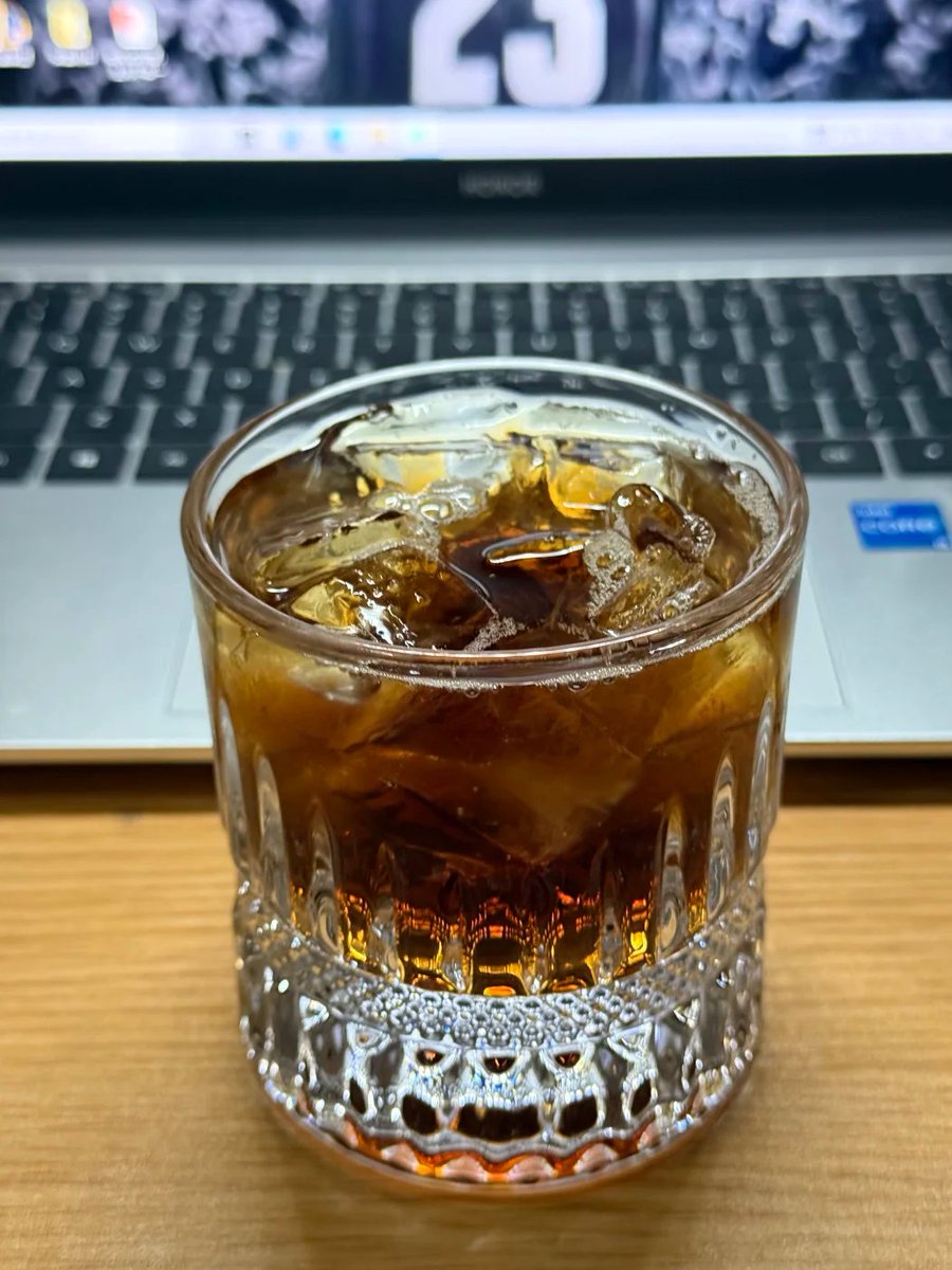 fwhhvf's tweet photo. Having it over ice and getting a little tipsy will always be my belief. https://t.co/SjknBLSX1u