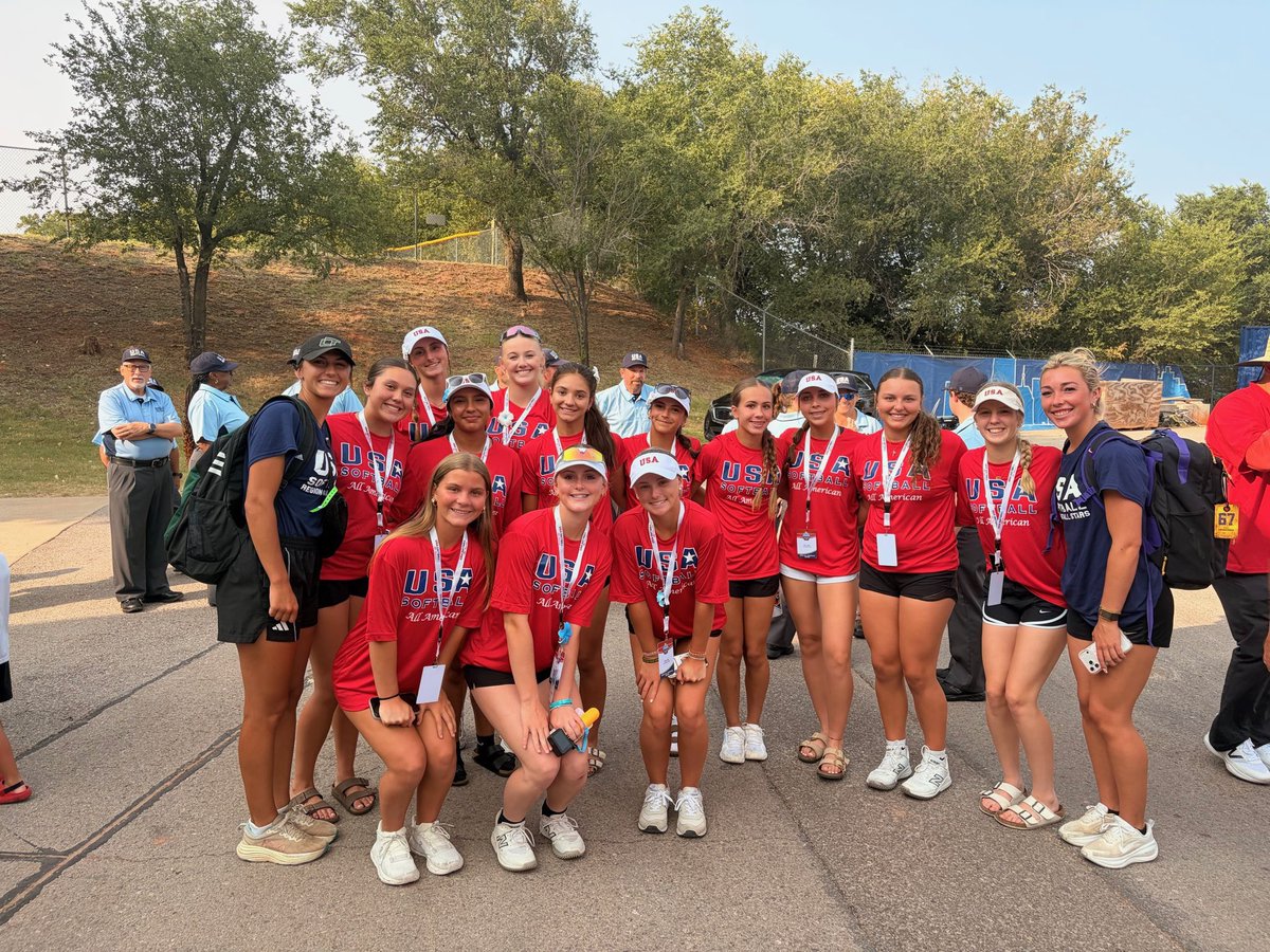 glanciloti55's tweet photo. The 103 temp hasn’t stopped us from going 3-0 in pool play! Love this @USASoftball region 6 team and coaches!! I’m 4/6 at the plate, .714 obp, and no errors in the outfield! Watch us in bracket play Aug 7 at 4pm on https://t.co/kGyybezhft!
@coachevar 
@INASASoftball 
@PrepSoftball 
@USASoftballREC 
@ExtraInningSB 
@CihlarSteve  
@jillienwaldron 
@KaylaLombardo11 
@coach_ruechel 
@coach_haileym 
@ydsoftball 
@SballStrikes 
@YorkAthletics