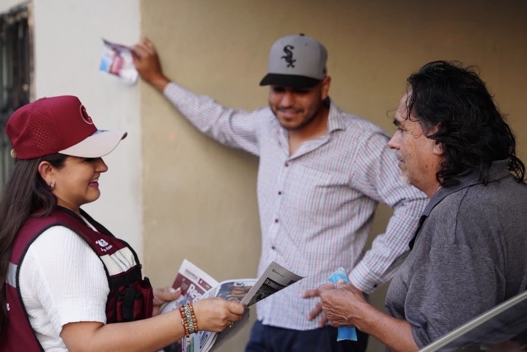 CelidaLopezc's tweet photo. Nos encontramos con una comunidad con ganas de salir adelante en la colonia Adolfo de la Huerta. Caminamos sus calles, escuchamos sus voces y vamos juntos a hacer que la 4T siga. #ConElPuebloTodo https://t.co/mkUzKCdiGS