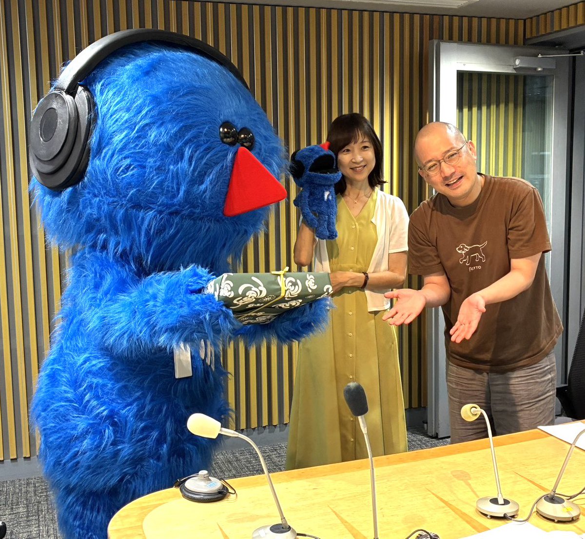 1happy1242's tweet photo. 今週もお聴き頂き
サンキューな❣️(ラジまるふう)

今日は
“ラジまる総裁”が
金曜ハッピーのスタジオに生乱入❣️

「ラジまる」アンバサダー
『春風亭一之輔あなたとハッピー』に
挨拶しに！

#ニッポン放送
#radiko
#ラジまる 
#ゆるバース 
#一之輔ハッピー
#春風亭一之輔
#増山さやか
@radimaru_jp https://t.co/7T1S9gc7hn