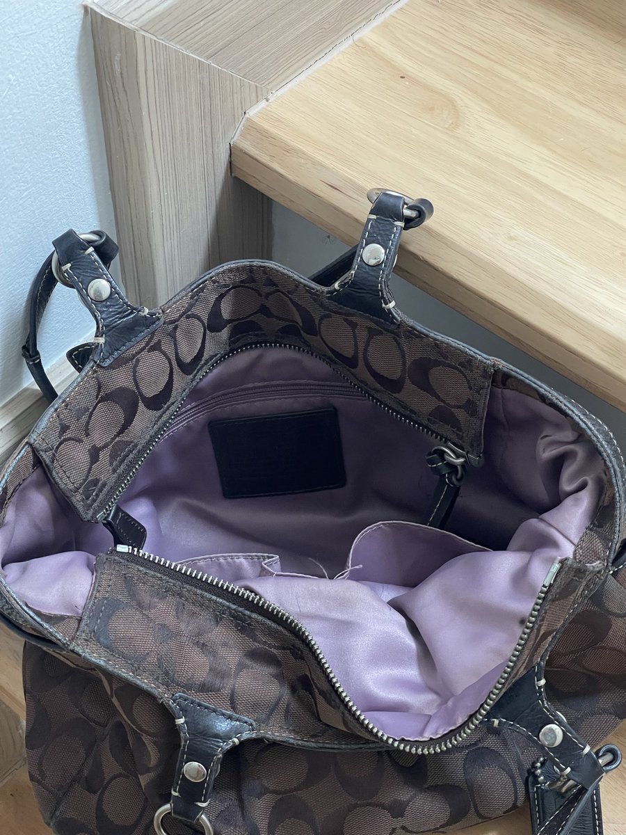 xxdontknows's tweet photo. ส่งต่อ Coach 2,290 จาก 2,590 แท้นะคะ 
มีตำหนิสายนิดเดียว โดยรวมสภาพสวย 😍💖#ส่งต่อCoach #กระเป๋าCoach #ส่งต่อกระเป๋า #ส่งต่อกระเป๋าแบรนด์เนม #ส่งต่อกระเป๋ามือ2 #coachมือสอง #coachส่งต่อ #กระเป๋าcoachแท้
 #ส่งต่อcoach https://t.co/RkHRgCWxge