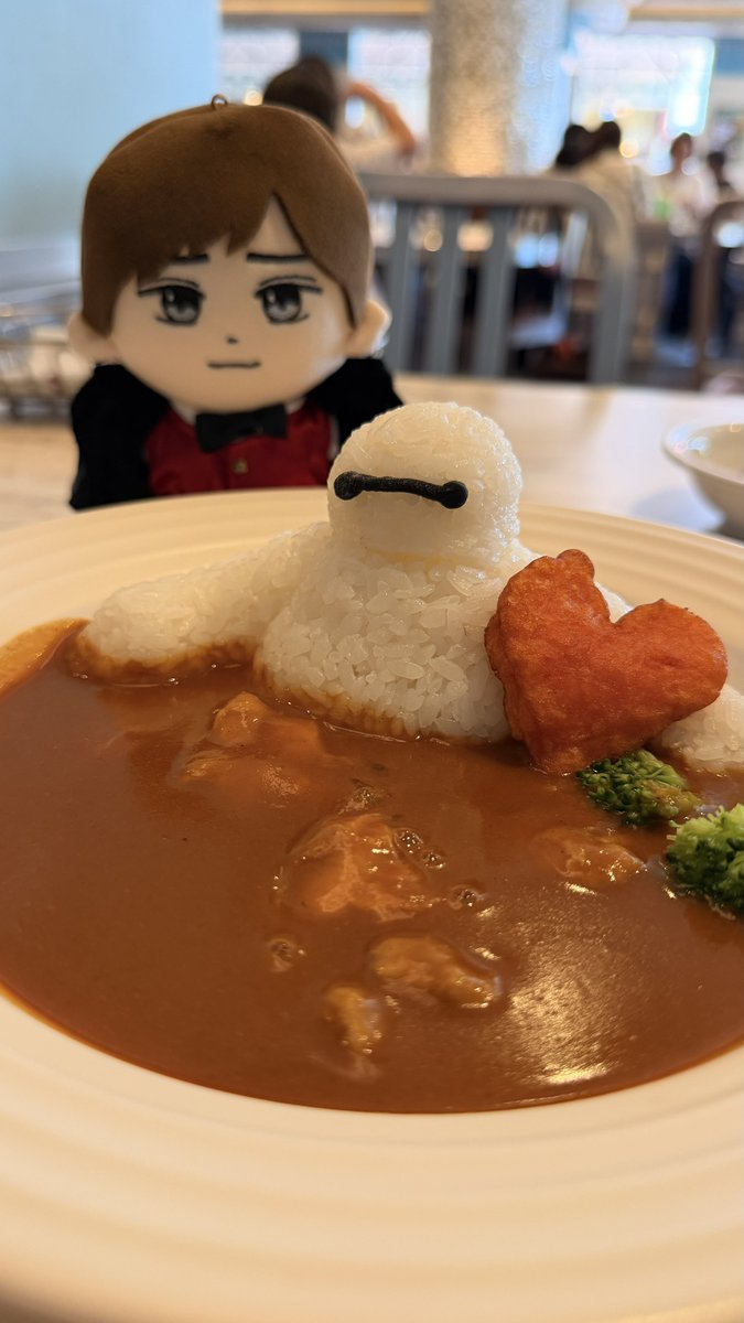 easterdona's tweet photo. 狙われてる🩶🤭

そんな目で見つめられても、あ～げないw🍛 https://t.co/XcynkBtj9t