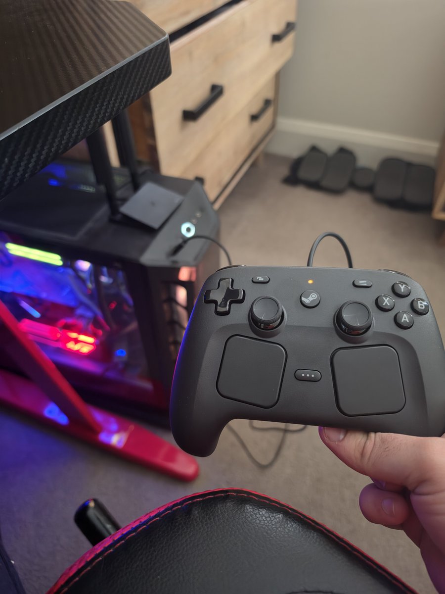 Petar0712's tweet photo. Just updated it and now Im really excited about the new Valve Steam Controller @valvesoftware thanks again https://t.co/sfIkZKKbln