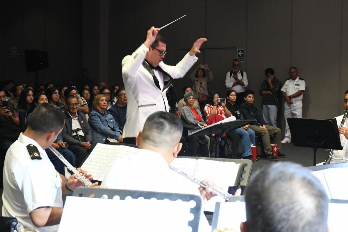 naval_peru's tweet photo. #MGPNoticias 📚⚓ La @naval_peru promovió la cultura e historia naval en la @FILLima2026 . La Banda Sinfónica ofreció un concierto y los Museos Navales difundieron el legado de Miguel Grau con un show de títeres para niñas, niños y familias. https://t.co/S1h2dkJxMk