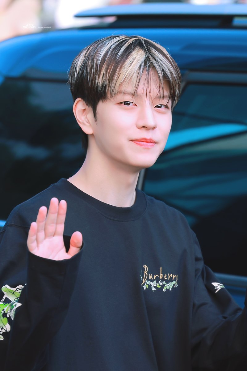 miflor922's tweet photo. 260807 뮤직뱅크  

💛🤍

#승민 #SEUNGMIN #StrayKids #스트레이키즈 https://t.co/ksrCGwzmGs