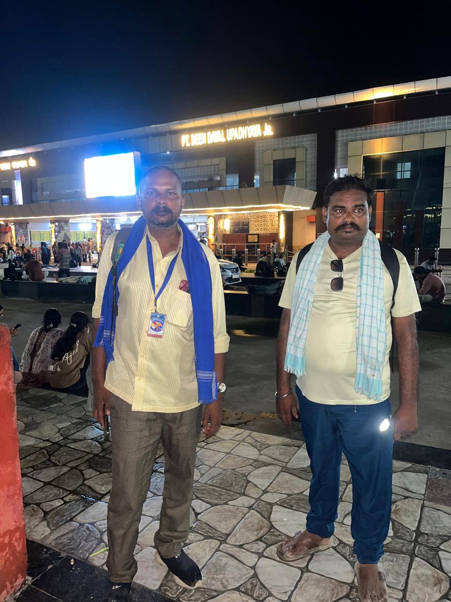Baahu_Praan_ASP's tweet photo. 06/07/2026
चंदौली 
#मुगलसराय से ईको पार्क लखनऊ उत्तर प्रदेश आंदोलन हेतु रवाना हुई टीम-सिद्धार्थ प्राण बाहु https://t.co/muyaeMyEAS