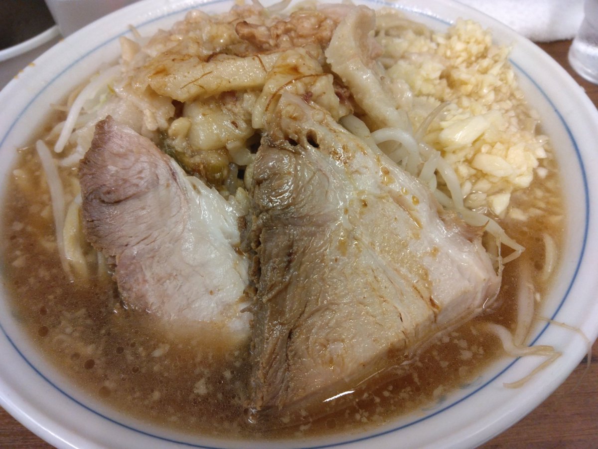 ramenmanblack's tweet photo. やっぱりラーメン二郎は良いね！今回はニンニクまし、油、カラカラでいきました！

#ラーメン 
#グルメ https://t.co/yy5wcXFmF6