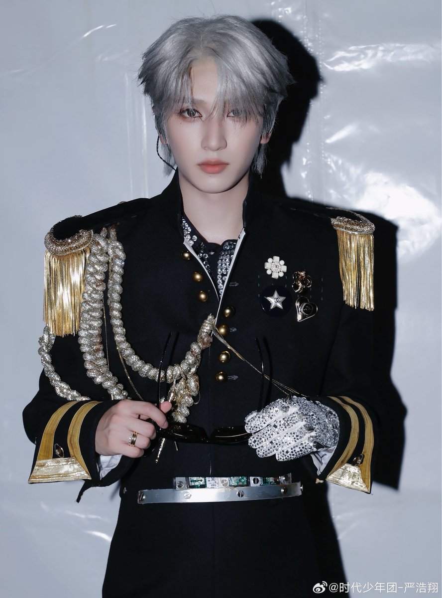zhenyuean's tweet photo. gue selalu amaze sama style nya haoxiang apalagi solo stage nya kemarin, i mean look at him??? https://t.co/c33aKFTuiE