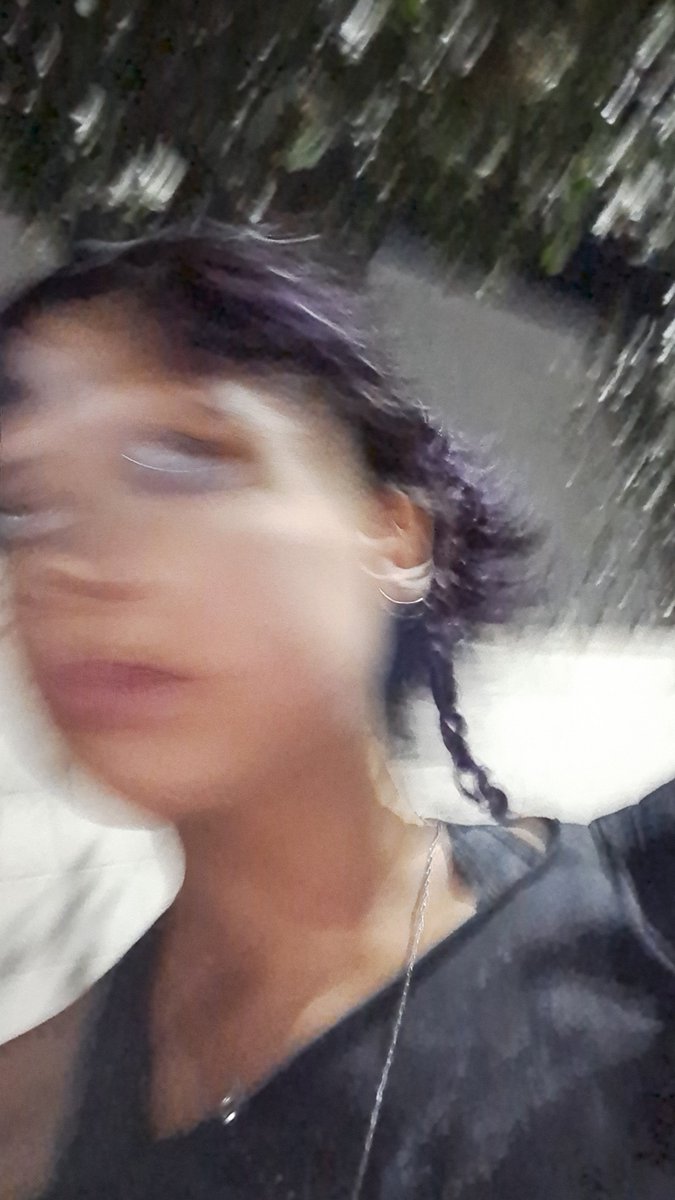 florencianena's tweet photo. eu achei que as fotos tinham saído boas😭😭 https://t.co/9Fj39ofd8E
