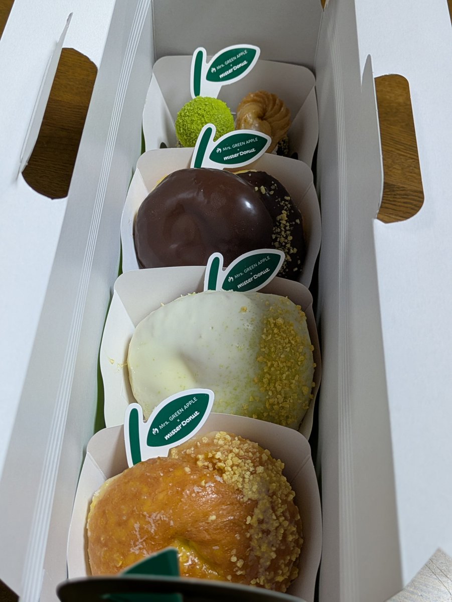 DOLLY05963933's tweet photo. Mrs.Donut、ミーハーだからつい買っちゃう👀
りんご味多分1つだけ？でよかった… https://t.co/DCiupKsGY7