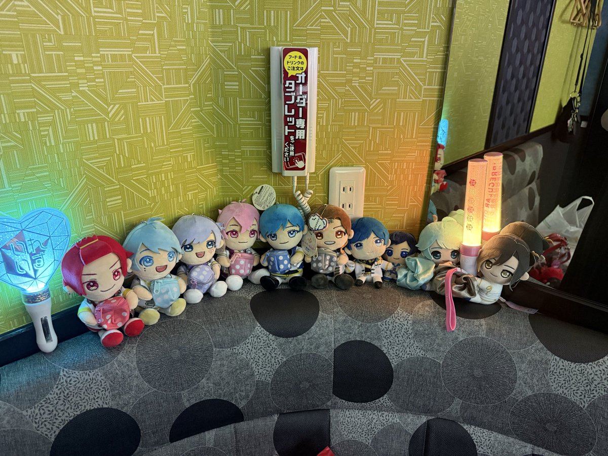 jiji_ke's tweet photo. カラオケーー！

娘ーズと推し活とカラオケを楽しんでる！！ https://t.co/TyUPSmFrTh