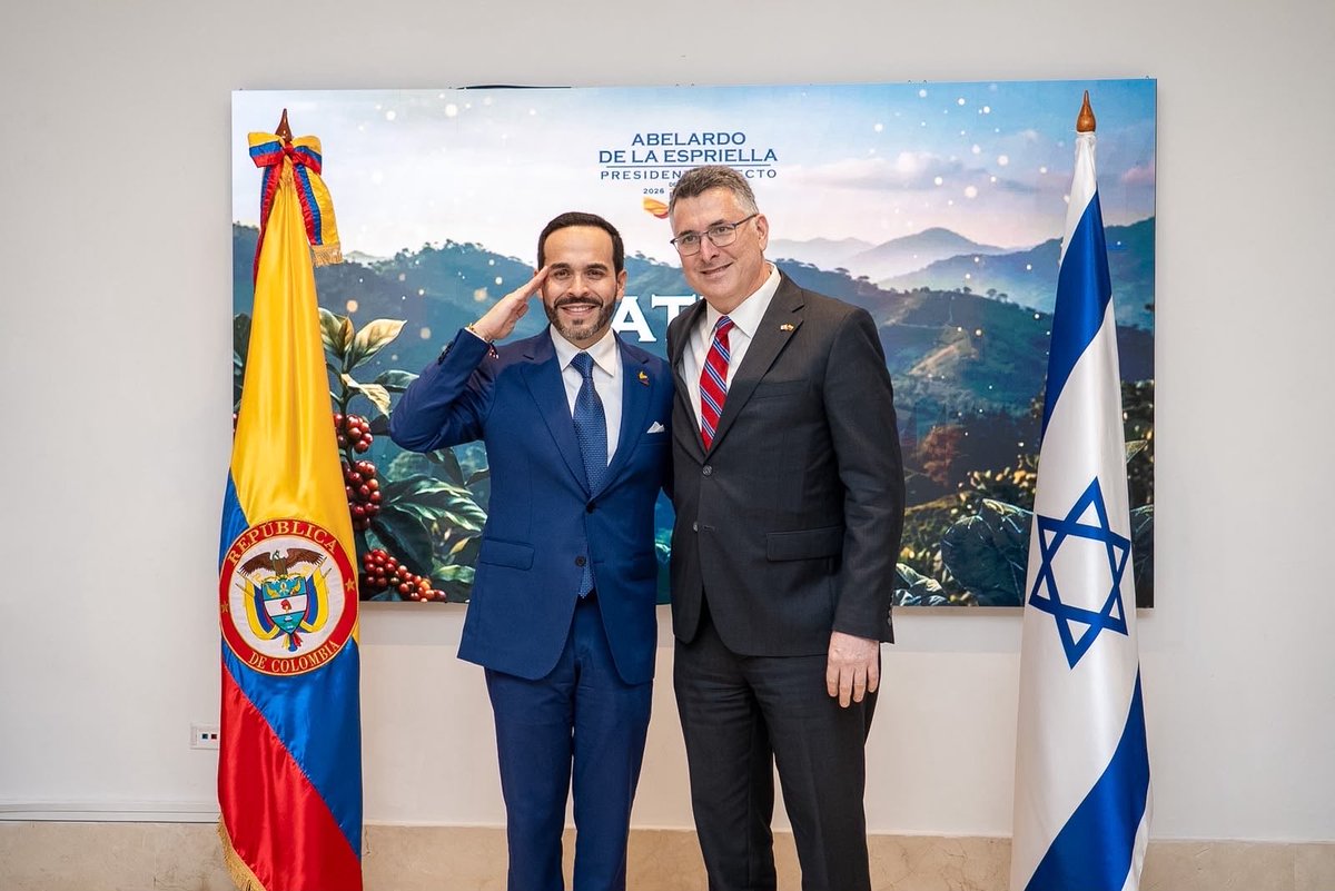 gidonsaar's tweet photo. Mi amigo, @ABDELAESPRIELLA, quien asumirá  mañana como presidente de Colombia, es un líder decidido e inspirador. Su elección es una gran noticia para su país, pero también para la relación entre Israel y Colombia. De la Espriella es un gran amigo del pueblo judío y del Estado de Israel.

Tuve el privilegio de reunirme con él en su oficina en Barranquilla, un día antes de las 24 horas más significativas de su vida.

En la reunión analizamos el fortalecimiento inmediato de las relaciones políticas, de seguridad y económicas entre Colombia e Israel. Fue una reunión muy importante para el futuro de la cooperación entre ambos países.

La era dorada en las relaciones entre Colombia e Israel comienza hoy.

¡Muchos éxitos, Abelardo!
¡Muchos éxitos, Colombia!