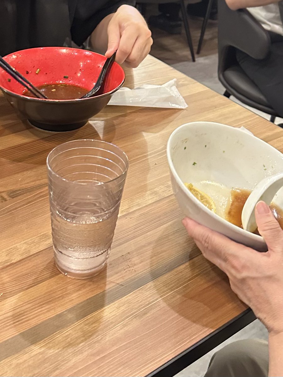 TO_TAKUYAcb's tweet photo. 母弟連れてキブサチ！新店舗初めまして🥹
初めて店舗でコラボナーラ頼んだ！美味しかった！母上がおすすめの幸玄武完飲しててビビった。ひたすら美味い言うてた！
クッションも買えてキブサチも食べれて幸せ🤤
ごちそうさまでした！ https://t.co/nn5ibqq9PL