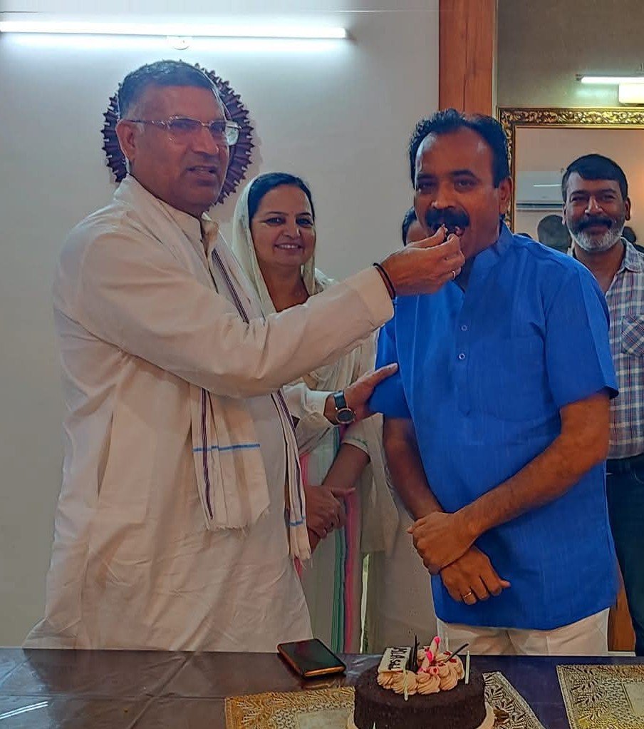 DRGEDAR's tweet photo. #रायसिंहनगर विधायक सोहन लाल नायक जी को जन्मदिन की हार्दिक शुभकामनाएँ एवं बधाई।

ईश्वर से प्रार्थना है कि आप सदैव स्वस्थ, दीर्घायु रहें तथा जनसेवा के पथ पर निरंतर अग्रसर रहें।
@mlarsnr https://t.co/yXvMknjBfu