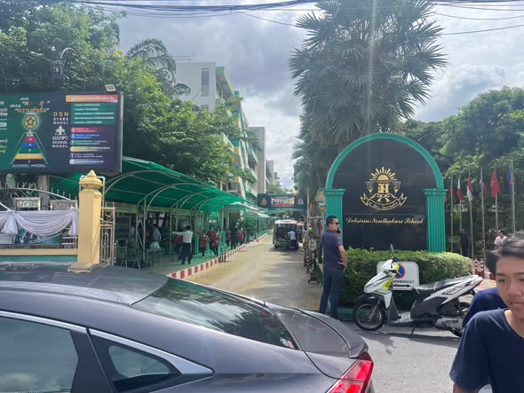 Sujitrapanyasub's tweet photo. #กราดยิง #เทพศิรินทร์  #นักเรียน #กราดยิงในโรงเรียน https://t.co/tXWm2ncu3H