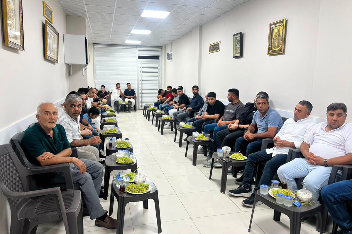 HudaParizmir's tweet photo. Genel Sekreterimiz Sayın M.Hüseyin Yılmaz,beraberindeki heyetle birlikte Bornova'da bulunan Dargeçit Karabayır(Zengen)liler Derneği'nde Karabayırlılarla bir araya geldi.Gerçekleştirilen buluşmada HÜDA PAR'ın kuruluş amacı,ilkeleri ve hedefleri hakkında değerlendirmelerde bulundu. https://t.co/37RnytIYnJ