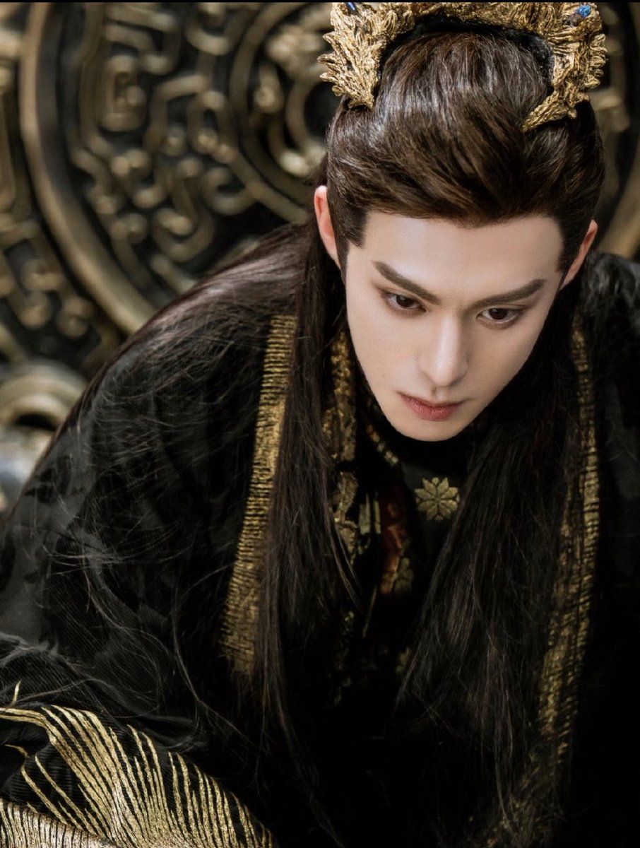 W_NightHD's tweet photo. ไม่มีใครคิดว่าเรื่องนี้มันจะปัง ก่อนออนแอร์ ช่วงถ่ายทำคือดราม่าสุด ติ่งนางเอกเรียกร้องให้เปลี่ยนพอ อยากได้อีกคนเป็นพอ เพราะงานโปสคือแย่มาก เหมือนตอนนางพญาเลย สารพัดคำดูแคลน แต่พอออนแอร์คือปังระเบิด จ้าวจันทราครองโซเชียลไปเลย ท่าคารวะเท่ห์ๆท่าเอียงคอแล้วคิล โคตรกร้าวใจ😆😆😍😍 https://t.co/vz47C7446d