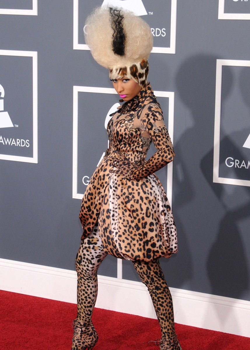 OnikaMaj's tweet photo. Nicki Minaj at the Grammy’s red carpet (2011) https://t.co/qn9rRMmsiS