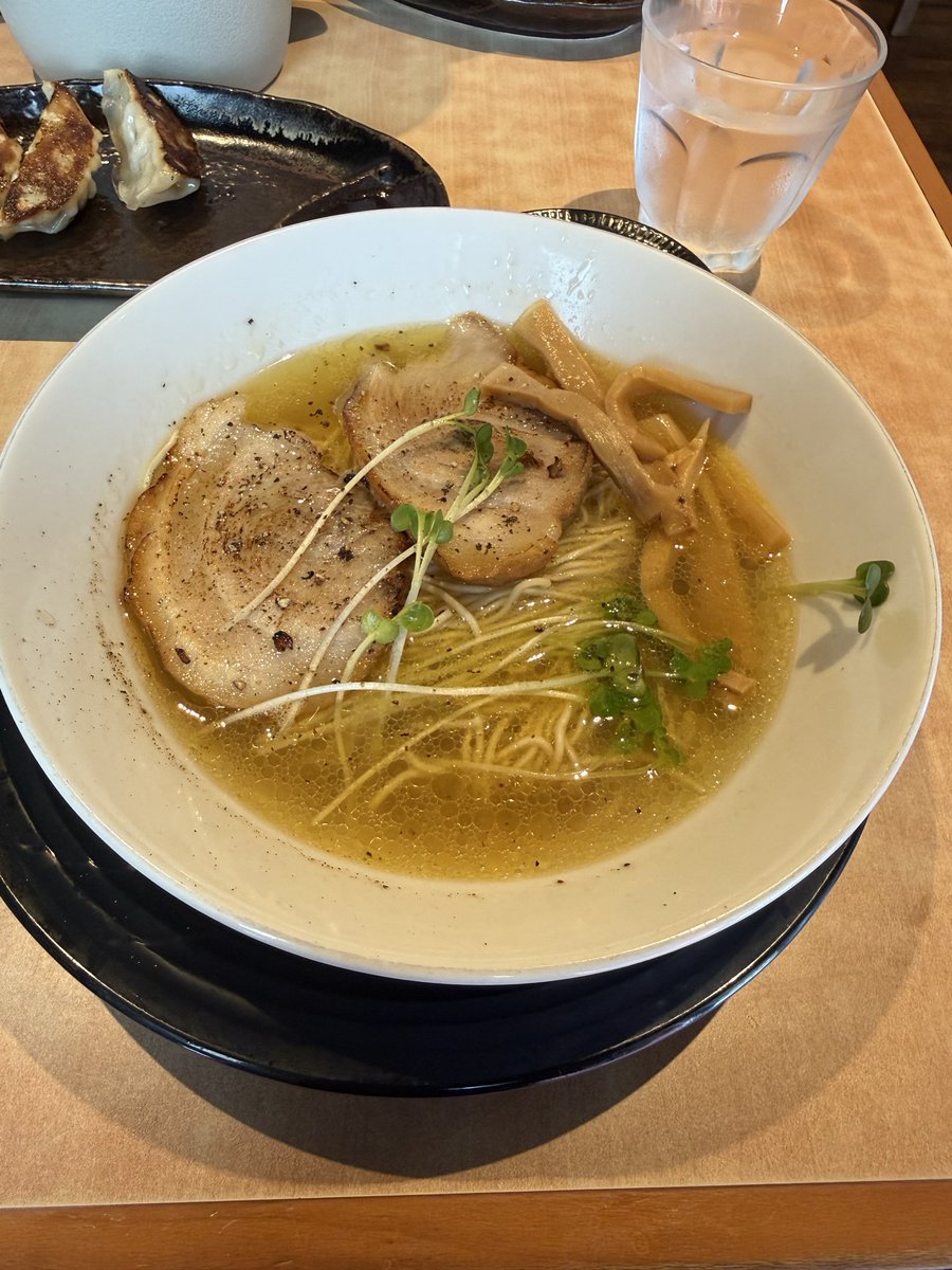 AHero23's tweet photo. 今日のランチ🙏

ここの餃子がたまらん🤤 https://t.co/bJr4EJ5K7K