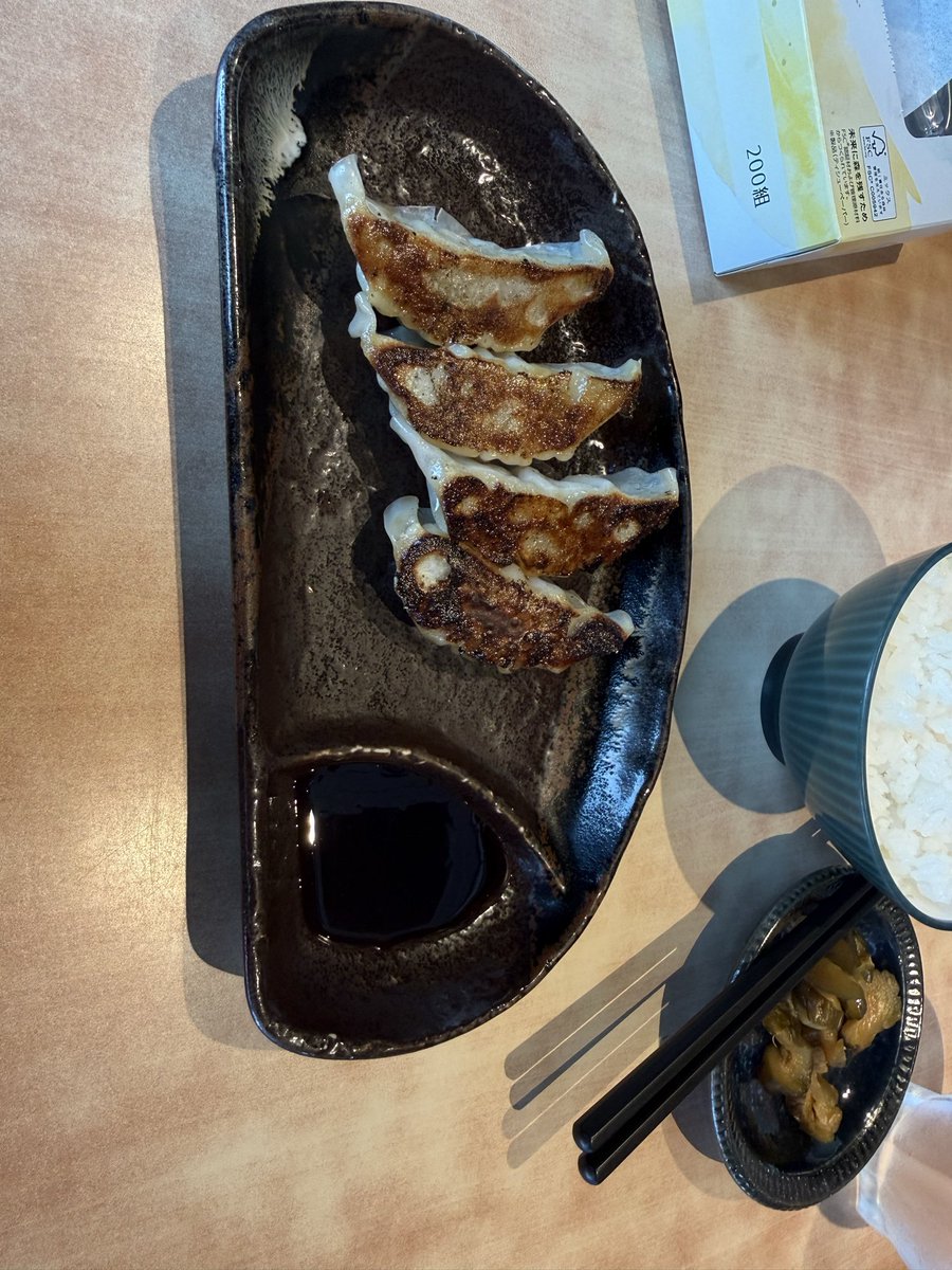 AHero23's tweet photo. 今日のランチ🙏

ここの餃子がたまらん🤤 https://t.co/bJr4EJ5K7K