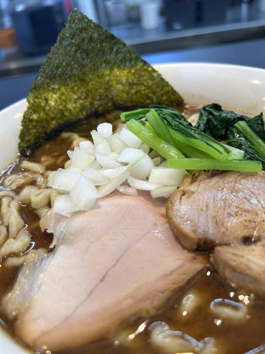 o_keiy's tweet photo. 麺屋 AMORE🍜
📍静岡県浜松市浜名区
▷バリ鰹

杯数限定。大盛り🍜
でいただきました😋
鰹風味…否！まんま鰹( ´⤙`⸝⸝ )
濃厚にちぢれ太麺が良き
めちゃバリ鰹！バリ旨！

ご馳走様でした。

@menyaamore https://t.co/rcghF6n8Qk