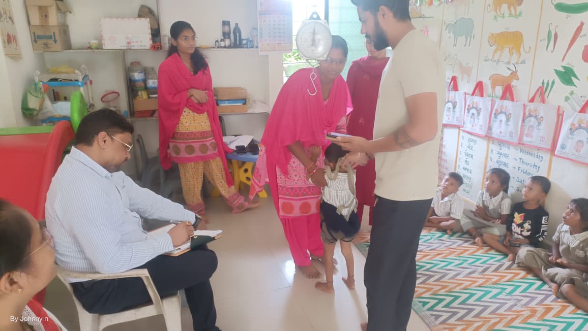 daosurat5's tweet photo. આજ રોજ જિલ્લા ખેતીવાડી અધિકારી દ્વારા માંડવી તાલુકાની  ૪ આંગણવાડી કેન્દ્ર કાંકડવા,રતનિયા-૧,માંડવી-૧ ના કુપોષિત બાળકોની રૂબરુ મુલાકત કરી,તેમના વજન અને ઊચાઇ માપવામાં આવ્યા તથા પોષણ ટ્રેકર સાથે સરખામણી કરી.અને બાળકો માટે બનાવેલ વાનગીની ચકાસણી કરી https://t.co/YBe98JJOjT