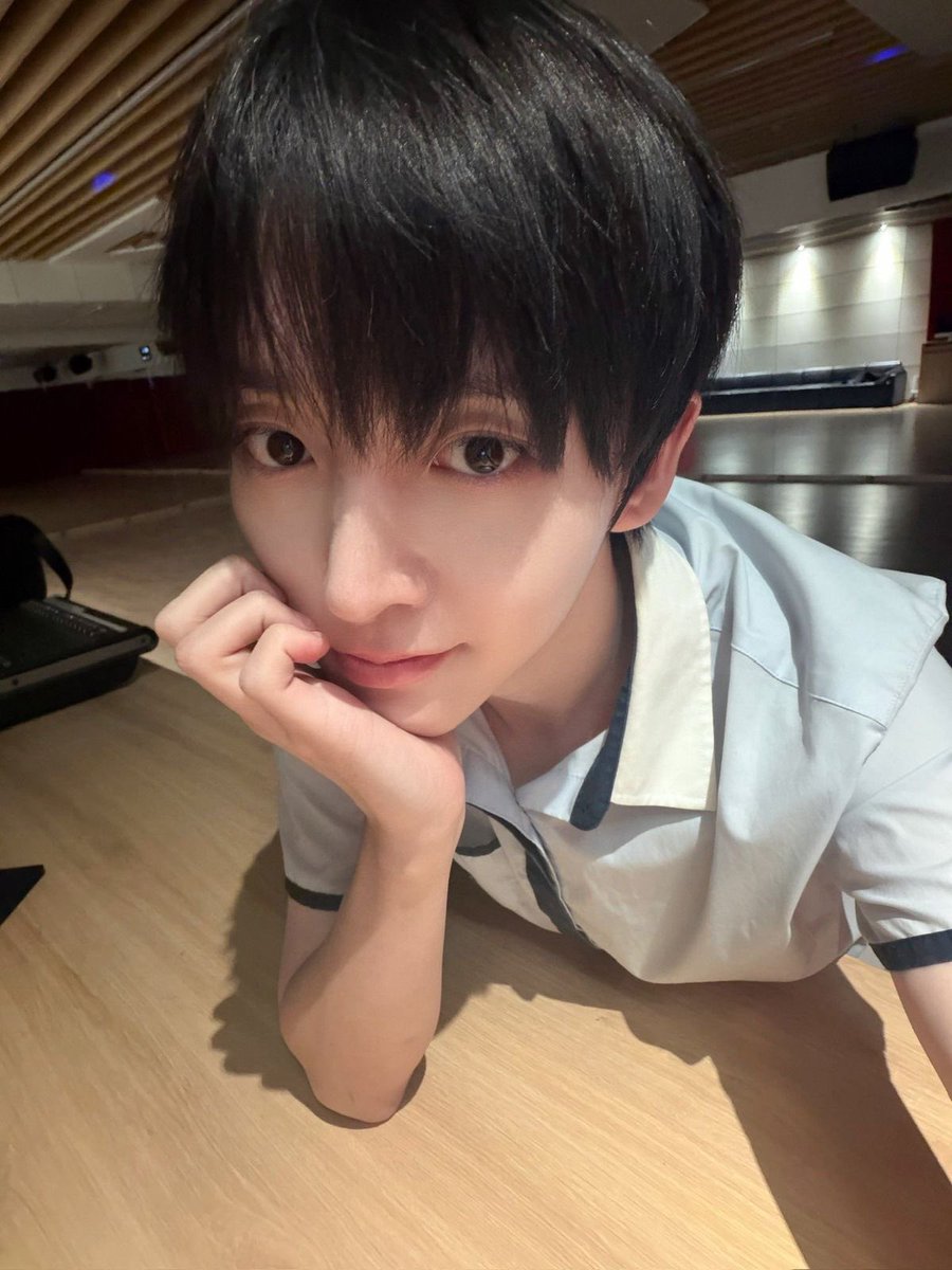 loveeuyou3's tweet photo. 19살 동현이가 버블로 보내줬던 교복 입고 찍은 
사진들이 너무너무 좋았어 별다를 거 없는 
학생 같구 ,, https://t.co/JzEG3WKOkp
