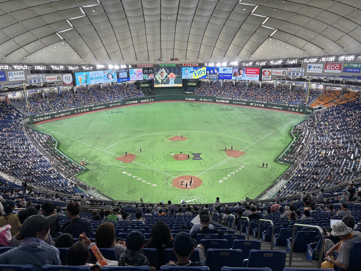 yoshiaki22's tweet photo. ほんとに1番後ろの席なんだけどさ、真ん中の方だからか近く感じる
ユニフォームももらえたし
大城、知念、小濱のウチナー出身選手スタメンだし、楽しみだ https://t.co/R5LERSGO0D
