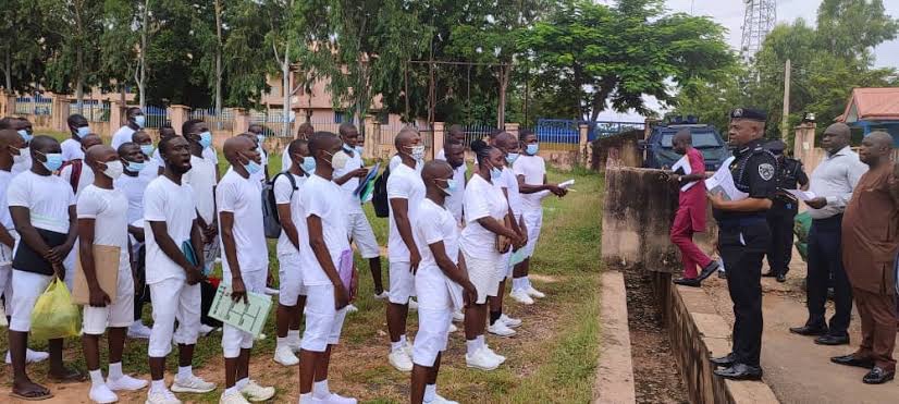 NigeriaStories's tweet photo. Police service commission Hands Over 50,000 Recruits To Police For Training https://t.co/7mVlYzeuqI