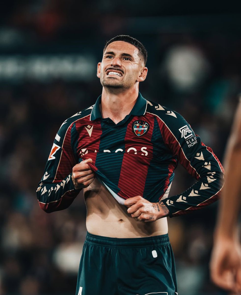 Granotahub's tweet photo. 💣 El @LevanteUD inicia negociaciones con Dela para su renovación 

💥 El club ya le ha presentado una oferta al jugador durante las 3 próximas temporadas y el jugador ya ha trasladado una contraoferta con deseo de extender su vinculación 

ℹ️@SERDepValencia https://t.co/SaaeU8ywKa