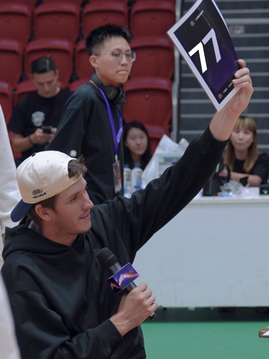 reavesuke's tweet photo. question : "who do you love most?"

austin : ... https://t.co/zqLGVZQjUW