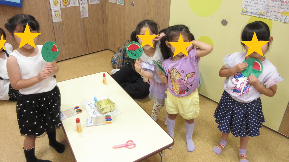 asakashakyo's tweet photo. ★ほんちょう児童館からのお知らせ★
8月7日(金)に、工作でPon!「すいかのうちわをつくろう！」を開催しました。すいかの種と皮を上手に描き、うちわの完成😄
＃朝霞市　＃本町　＃工作 https://t.co/ddTfO4FgMP