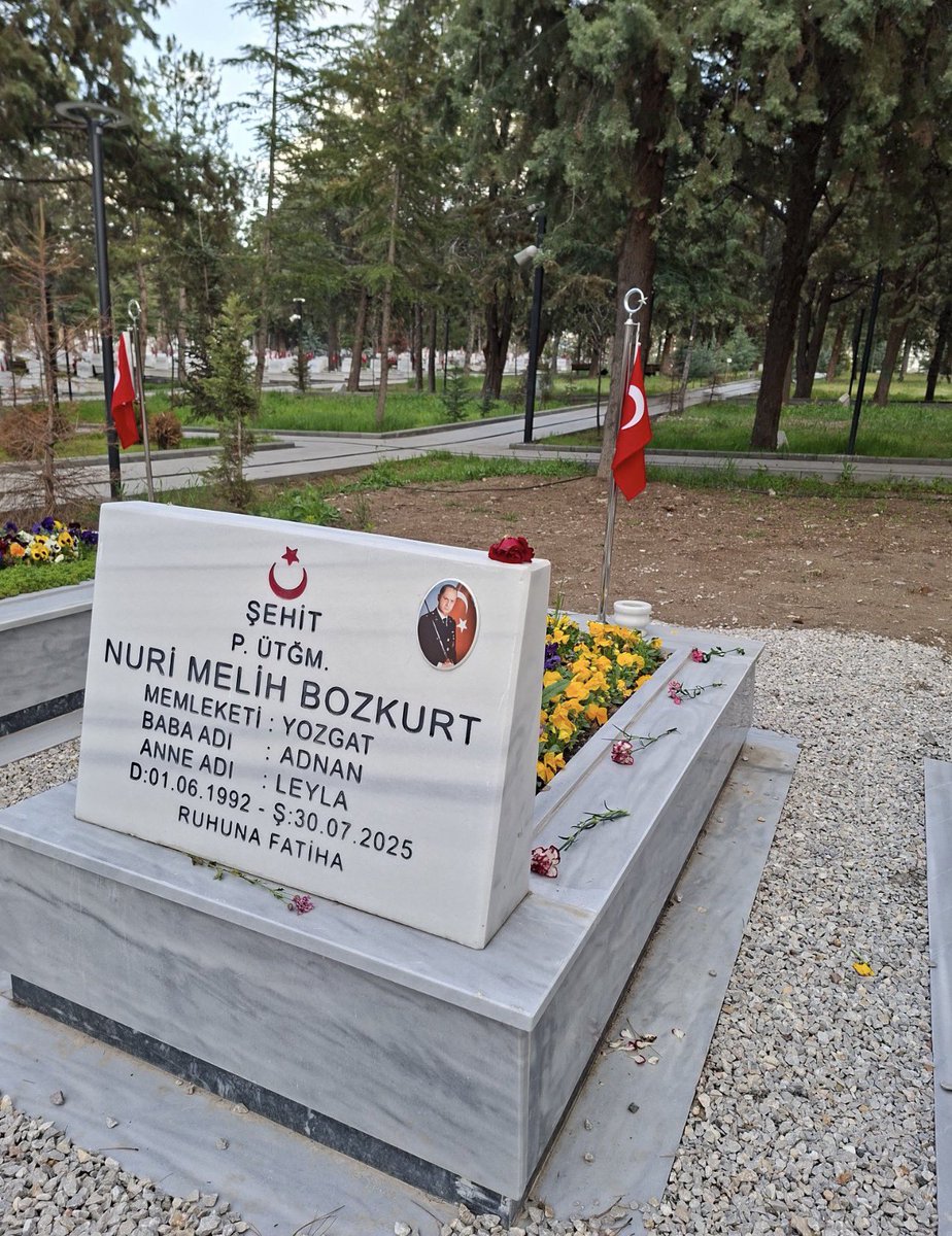 Militaristbirii's tweet photo. Dön Gel ağabey

Şehit Piyade Üsteğmen Nuri Melih Bozkurt https://t.co/1U8RZYXW0w