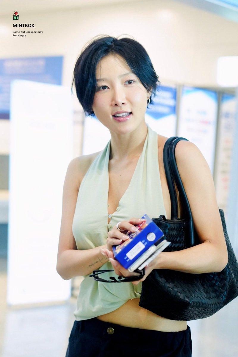 mintbox_0619's tweet photo. 260807 ICN➡️MNL

#마마무 #화사 #Hwasa 

시원한 등 https://t.co/52jTm7X2El