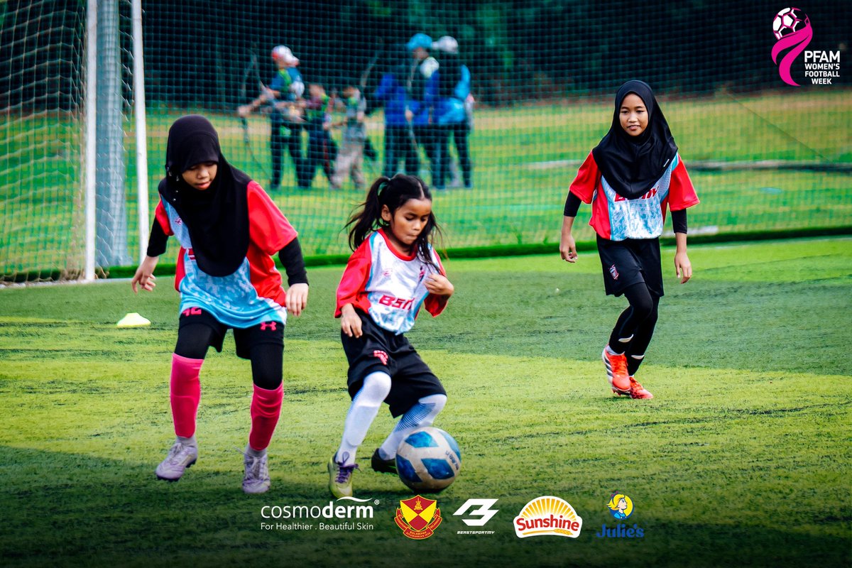 pfamalaysia's tweet photo. 𝗣𝗙𝗔𝗠 𝗚𝗢𝗔𝗟 𝗚𝗘𝗧𝗧𝗘𝗥𝗦 𝗙𝗢𝗢𝗧𝗕𝗔𝗟𝗟 𝗖𝗟𝗜𝗡𝗜𝗖 𝗕𝗨𝗞𝗔 𝗧𝗜𝗥𝗔𝗜 𝗣𝗙𝗔𝗠 𝗪𝗢𝗠𝗘𝗡’𝗦 𝗙𝗢𝗢𝗧𝗕𝗔𝗟𝗟 𝗪𝗘𝗘𝗞 𝟮𝟬𝟮𝟲

Pada 1 Ogos 2026, program PFAM Goal Getters Football Clinic secara rasminya membuka tirai PFAM Women’s Football Week 2026 https://t.co/V7W5Jee7xX