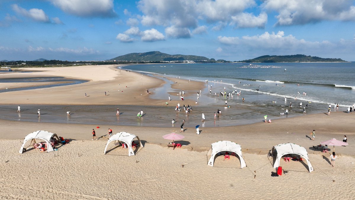 HolaFujian's tweet photo. 🏄 Golden Beach– fine sand, crystal-clear water, and a crowd of visitors drawn to its shores. From June to October, colorful kites dance above the waves, making it a true coastal spectacle.
📍 Wuxing Village
(Photo by Chen Lanqing & Jiang Xinheng)
#Fujian #Pingtan #Island #coastal #summer #tourism #travel #beach
@fujiantravel @pingtanchina
@zhang_heqing @CGMeifangZhang @AmbZhengZeguang @salahzhang @EmbSuarezSalvia @XIEYongjun_CHN @MFA_China @ZuoZhangChina @CGSyd_WangYu @ChinaCG_Muc @ChineseEmbinAus @CCGBelfast @ChinaCG_NYC @consulat_de @ChinaCGToronto @China_Lyon @consulat_de @CGChinaSP @ChinaConSydney @ChinaCG_HH @ChinaCG_CC @ChnConsulateSpk @ChnConsul_osaka @ChnConsulateFuk