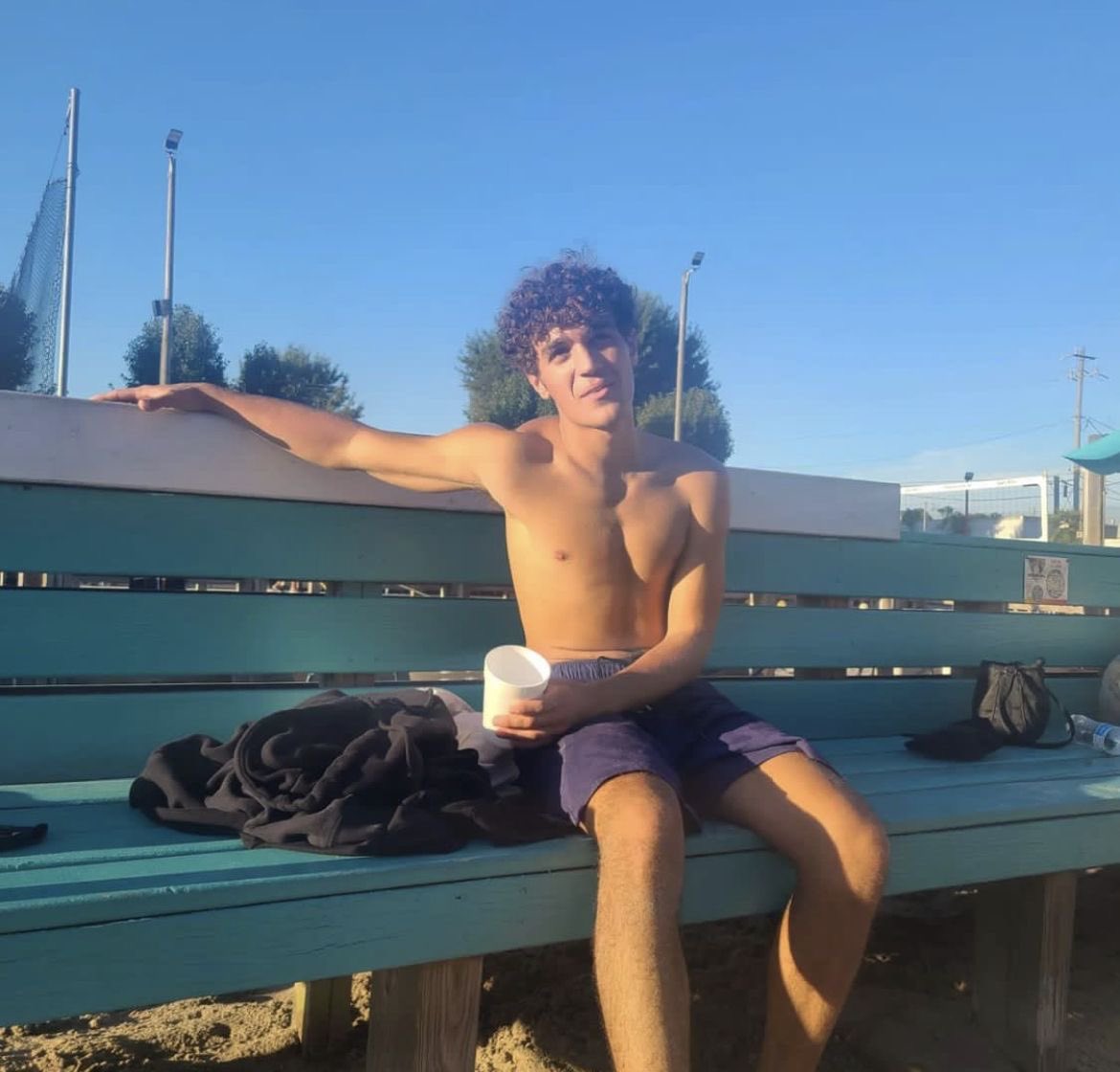wesliztruther's tweet photo. wesliz beach day☀️🐚 https://t.co/NEhm9ezY67