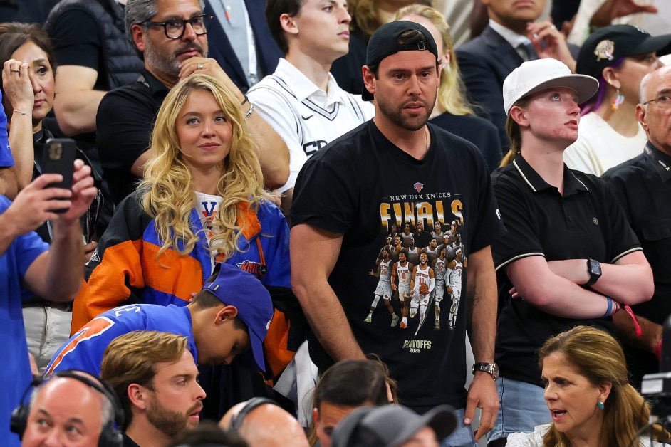 LilyN_1's tweet photo. Sydney Sweeney and Scooter Braun are the latest Hollywood duo turning heads and their romance has everyone curious. 

Do you think celebrity relationships can survive the pressure of being constantly in the spotlight? https://t.co/z6ly7cPgl3