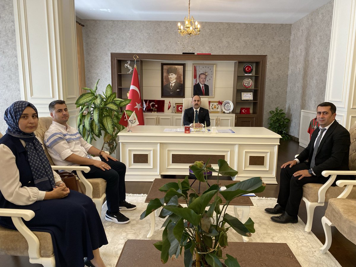 79musabeyli's tweet photo. Aile ve Sosyal Hizmetler İl Müdürlüğü Sosyal Hizmet Merkezi Müdürü Abuzer BÜYÜKCOŞKUN, Müdür Yardımcısı Eşref GÖKHANER ve Sosyal Hizmet Personeli Hatice YALÇIN, Kaymakamımız İbrahim ŞAHİN’e hayırlı olsun ziyaretinde bulundu.
#musabeyli #kilis #kaymakamlık #ziyaret #ailevesosyalhizmetlerbakanlığı